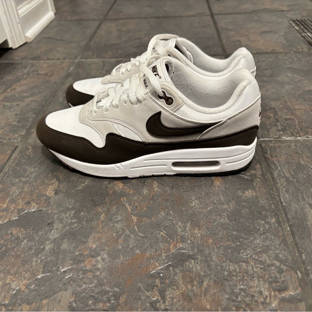 Nike Air Classic White and Brown Sneakers - Picture 3 of 6